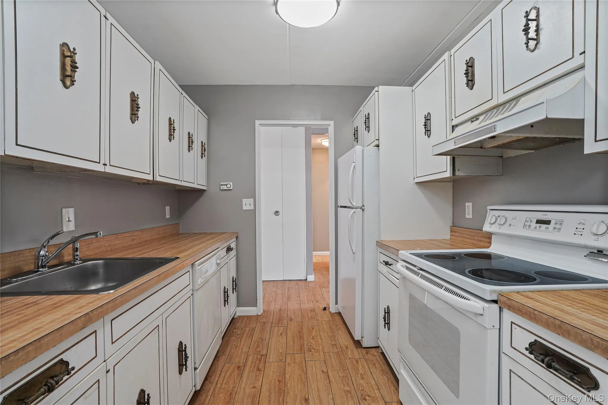 200 High Point, Greenburgh, NY, 1 Bedroom Bedrooms, 4 Rooms Rooms,1 BathroomBathrooms,Residential Lease,For Rent,High Point,0,1031119 200 High Point, Greenburgh, NY, 1 Bedroom Bedrooms, 4 Rooms Rooms,1 BathroomBathrooms,Residential Lease,For Rent,High Point,0,1031119