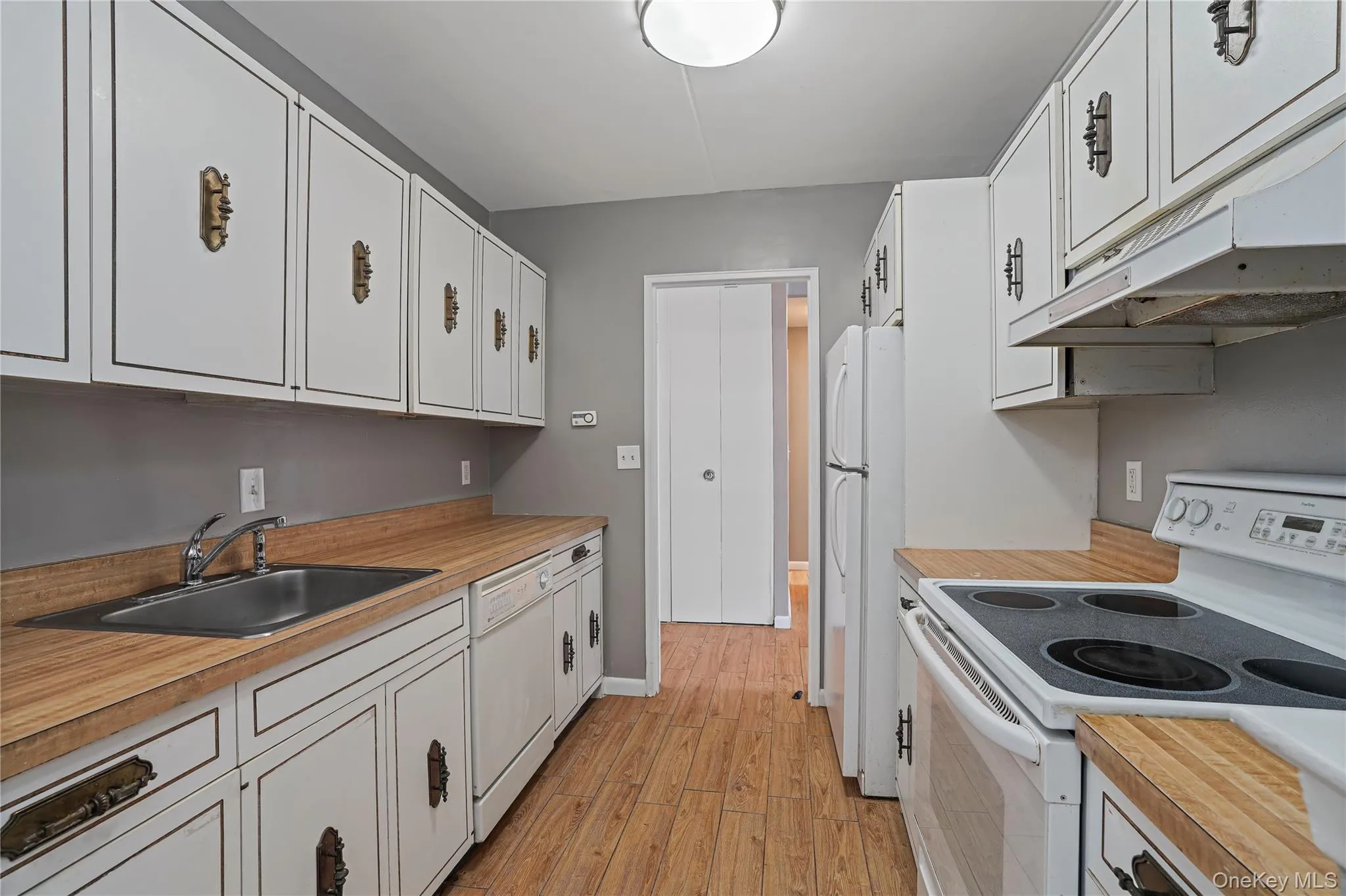 200 High Point, Greenburgh, NY, 1 Bedroom Bedrooms, 4 Rooms Rooms,1 BathroomBathrooms,Residential Lease,For Rent,High Point,0,1031119 200 High Point, Greenburgh, NY, 1 Bedroom Bedrooms, 4 Rooms Rooms,1 BathroomBathrooms,Residential Lease,For Rent,High Point,0,1031119