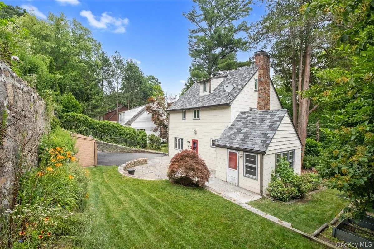 1187 Post Road, Scarsdale, NY, 4 Bedrooms Bedrooms, 9 Rooms Rooms,3 BathroomsBathrooms,Residential Lease,For Rent,Post,0,1031129 1187 Post Road, Scarsdale, NY, 4 Bedrooms Bedrooms, 9 Rooms Rooms,3 BathroomsBathrooms,Residential Lease,For Rent,Post,0,1031129