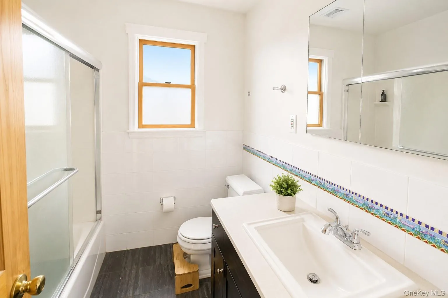 649 Park Avenue, Long Beach, NY, 2 Bedrooms Bedrooms, 6 Rooms Rooms,1 BathroomBathrooms,Residential Lease,For Rent,Park,0,1031139 649 Park Avenue, Long Beach, NY, 2 Bedrooms Bedrooms, 6 Rooms Rooms,1 BathroomBathrooms,Residential Lease,For Rent,Park,0,1031139