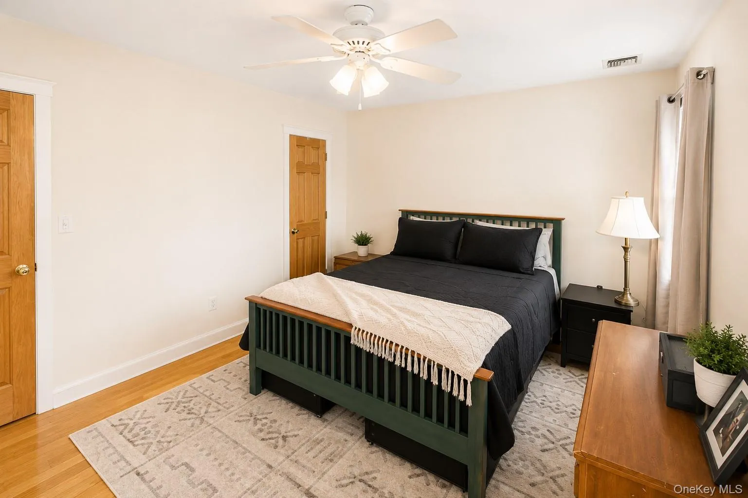 649 Park Avenue, Long Beach, NY, 2 Bedrooms Bedrooms, 6 Rooms Rooms,1 BathroomBathrooms,Residential Lease,For Rent,Park,0,1031139 649 Park Avenue, Long Beach, NY, 2 Bedrooms Bedrooms, 6 Rooms Rooms,1 BathroomBathrooms,Residential Lease,For Rent,Park,0,1031139