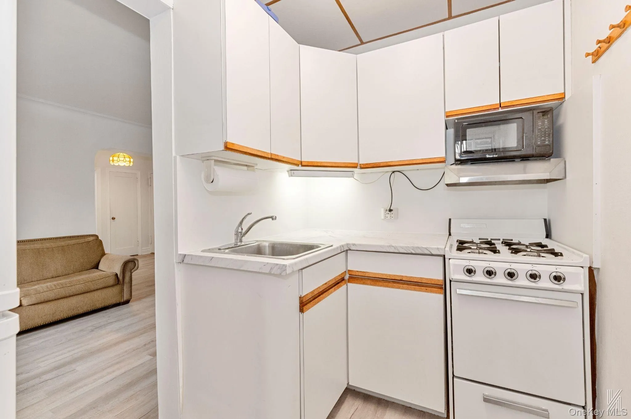 35-24 78th Street, New York, NY, 2 Rooms Rooms,1 BathroomBathrooms,Residential,For Rent,78th,0,1031143 35-24 78th Street, New York, NY, 2 Rooms Rooms,1 BathroomBathrooms,Residential,For Rent,78th,0,1031143
