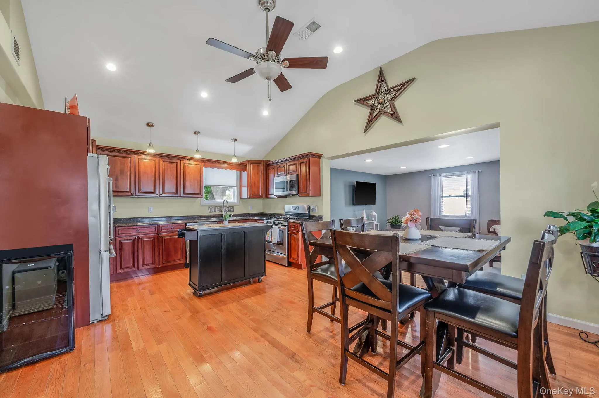 822 Milligan Lane, Islip, NY, 2 Bedrooms Bedrooms, 5 Rooms Rooms,1 BathroomBathrooms,Residential,For Rent,Milligan,0,1031144 822 Milligan Lane, Islip, NY, 2 Bedrooms Bedrooms, 5 Rooms Rooms,1 BathroomBathrooms,Residential,For Rent,Milligan,0,1031144