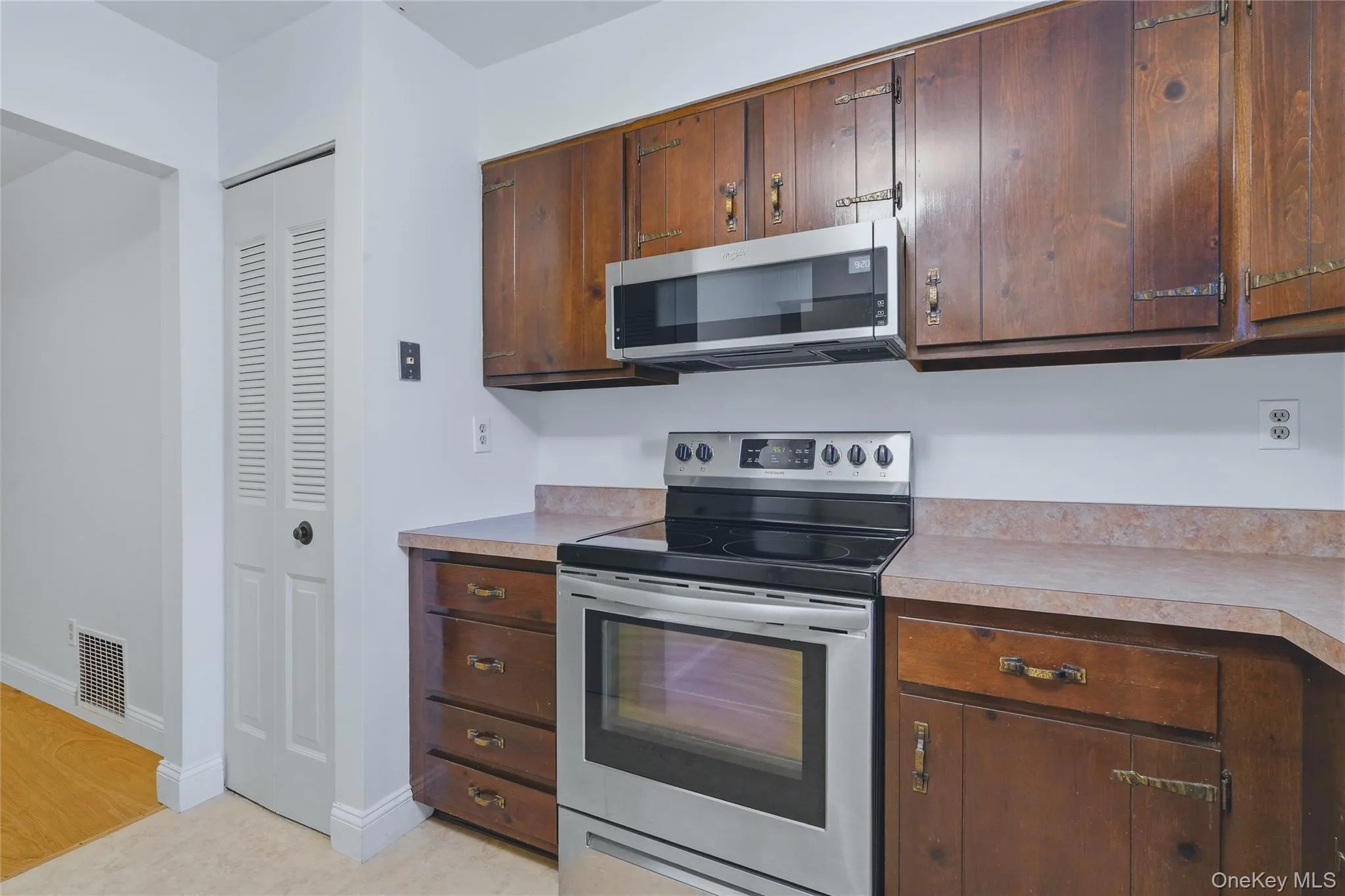 267 Village Court, Kingston, NY, 2 Bedrooms Bedrooms, 4 Rooms Rooms,1 BathroomBathrooms,Residential,For Rent,Village,0,1031153 267 Village Court, Kingston, NY, 2 Bedrooms Bedrooms, 4 Rooms Rooms,1 BathroomBathrooms,Residential,For Rent,Village,0,1031153