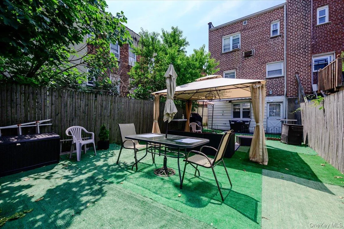 1912 Hunt Avenue, New York, NY, 4 Bedrooms Bedrooms, 9 Rooms Rooms,2 BathroomsBathrooms,Residential,For Rent,Hunt,0,1031157 1912 Hunt Avenue, New York, NY, 4 Bedrooms Bedrooms, 9 Rooms Rooms,2 BathroomsBathrooms,Residential,For Rent,Hunt,0,1031157