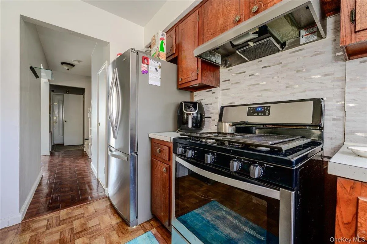 1912 Hunt Avenue, New York, NY, 4 Bedrooms Bedrooms, 9 Rooms Rooms,2 BathroomsBathrooms,Residential,For Rent,Hunt,0,1031157 1912 Hunt Avenue, New York, NY, 4 Bedrooms Bedrooms, 9 Rooms Rooms,2 BathroomsBathrooms,Residential,For Rent,Hunt,0,1031157