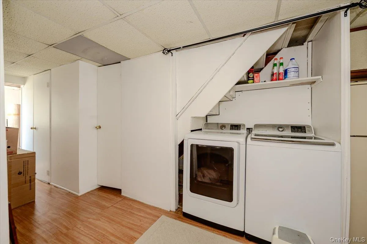 1912 Hunt Avenue, New York, NY, 4 Bedrooms Bedrooms, 9 Rooms Rooms,2 BathroomsBathrooms,Residential,For Rent,Hunt,0,1031157 1912 Hunt Avenue, New York, NY, 4 Bedrooms Bedrooms, 9 Rooms Rooms,2 BathroomsBathrooms,Residential,For Rent,Hunt,0,1031157