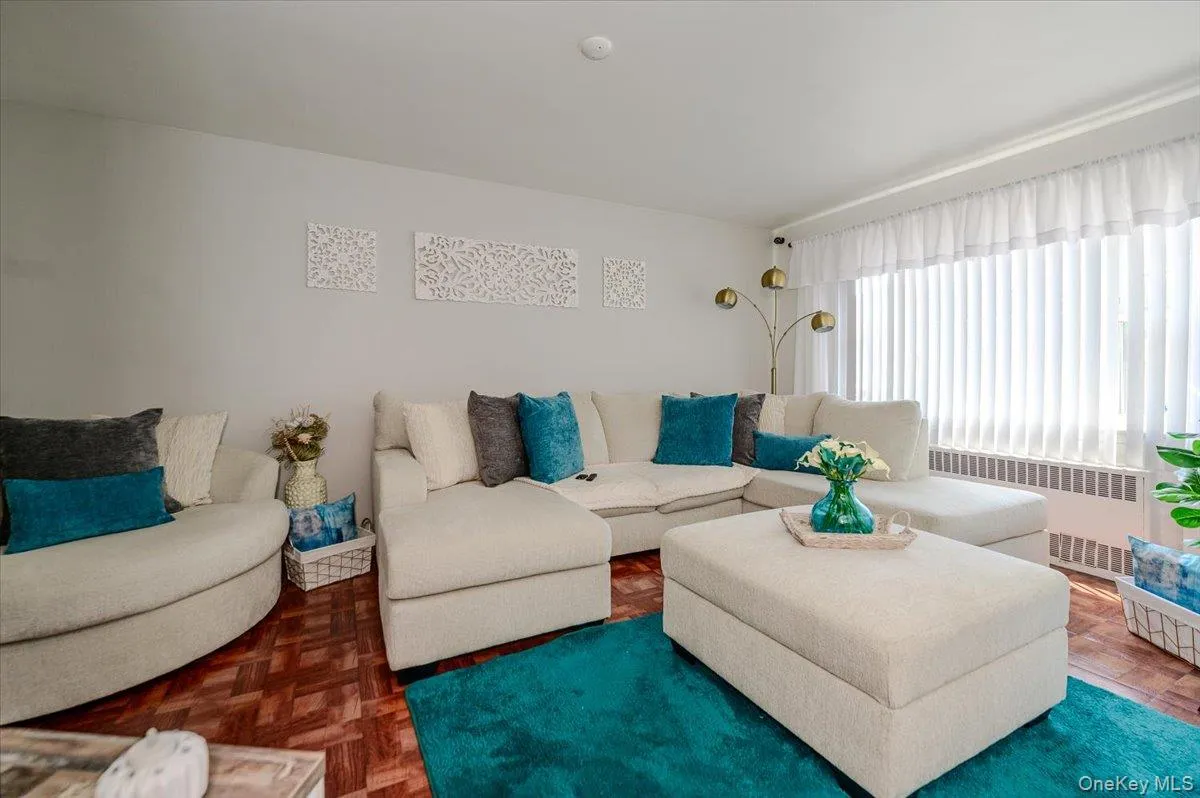 1912 Hunt Avenue, New York, NY, 4 Bedrooms Bedrooms, 9 Rooms Rooms,2 BathroomsBathrooms,Residential,For Rent,Hunt,0,1031157 1912 Hunt Avenue, New York, NY, 4 Bedrooms Bedrooms, 9 Rooms Rooms,2 BathroomsBathrooms,Residential,For Rent,Hunt,0,1031157