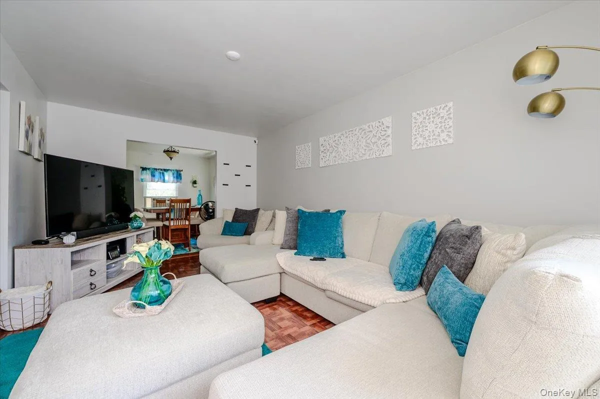 1912 Hunt Avenue, New York, NY, 4 Bedrooms Bedrooms, 9 Rooms Rooms,2 BathroomsBathrooms,Residential,For Rent,Hunt,0,1031157 1912 Hunt Avenue, New York, NY, 4 Bedrooms Bedrooms, 9 Rooms Rooms,2 BathroomsBathrooms,Residential,For Rent,Hunt,0,1031157