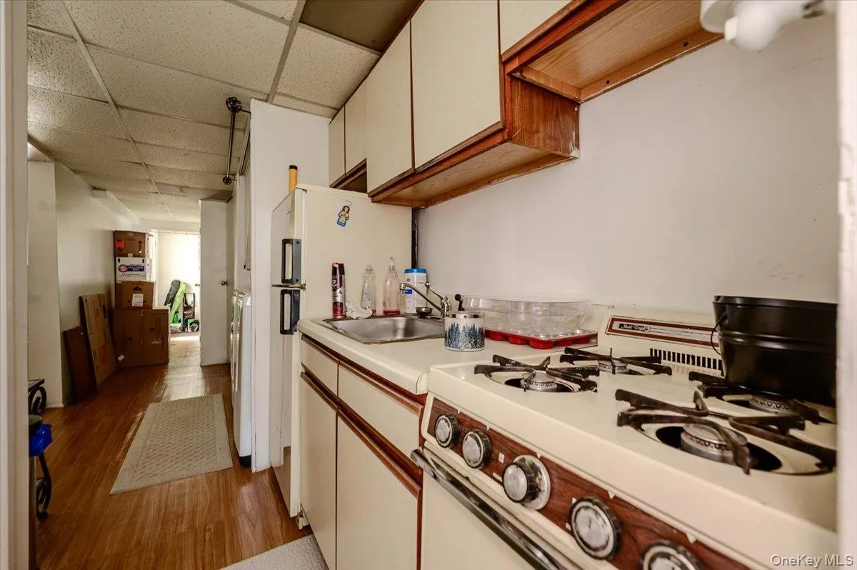 1912 Hunt Avenue, New York, NY, 4 Bedrooms Bedrooms, 9 Rooms Rooms,2 BathroomsBathrooms,Residential,For Rent,Hunt,0,1031157 1912 Hunt Avenue, New York, NY, 4 Bedrooms Bedrooms, 9 Rooms Rooms,2 BathroomsBathrooms,Residential,For Rent,Hunt,0,1031157