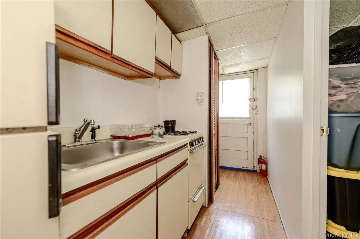 1912 Hunt Avenue, New York, NY, 4 Bedrooms Bedrooms, 9 Rooms Rooms,2 BathroomsBathrooms,Residential,For Rent,Hunt,0,1031157 1912 Hunt Avenue, New York, NY, 4 Bedrooms Bedrooms, 9 Rooms Rooms,2 BathroomsBathrooms,Residential,For Rent,Hunt,0,1031157