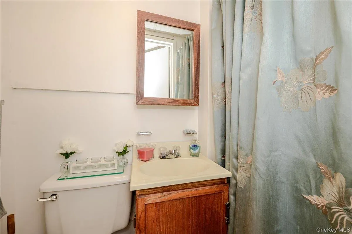 1912 Hunt Avenue, New York, NY, 4 Bedrooms Bedrooms, 9 Rooms Rooms,2 BathroomsBathrooms,Residential,For Rent,Hunt,0,1031157 1912 Hunt Avenue, New York, NY, 4 Bedrooms Bedrooms, 9 Rooms Rooms,2 BathroomsBathrooms,Residential,For Rent,Hunt,0,1031157