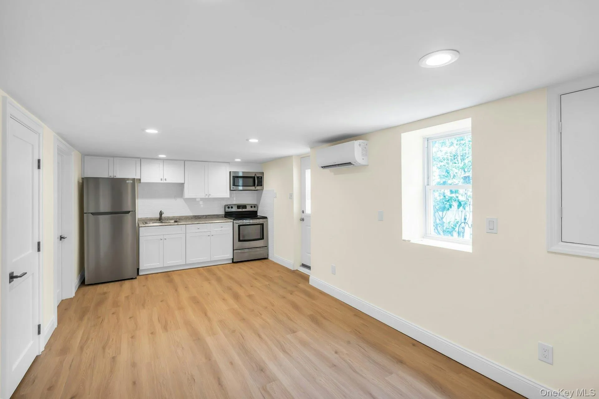69 Edgewood Road, North Hempstead, NY, 2 Bedrooms Bedrooms, 5 Rooms Rooms,1 BathroomBathrooms,Residential Lease,For Rent,Edgewood,0,1031184 69 Edgewood Road, North Hempstead, NY, 2 Bedrooms Bedrooms, 5 Rooms Rooms,1 BathroomBathrooms,Residential Lease,For Rent,Edgewood,0,1031184