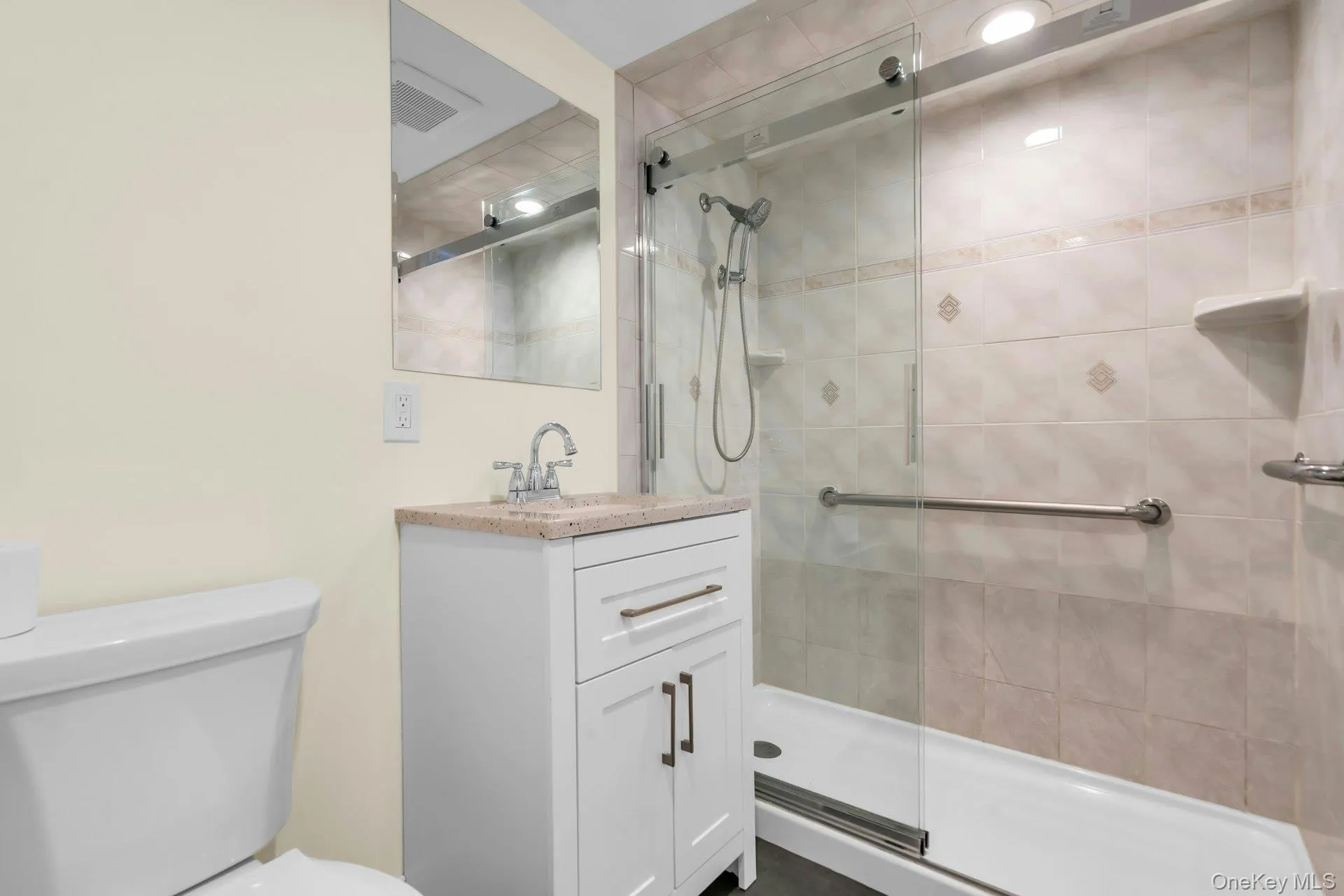 69 Edgewood Road, North Hempstead, NY, 2 Bedrooms Bedrooms, 5 Rooms Rooms,1 BathroomBathrooms,Residential Lease,For Rent,Edgewood,0,1031184 69 Edgewood Road, North Hempstead, NY, 2 Bedrooms Bedrooms, 5 Rooms Rooms,1 BathroomBathrooms,Residential Lease,For Rent,Edgewood,0,1031184