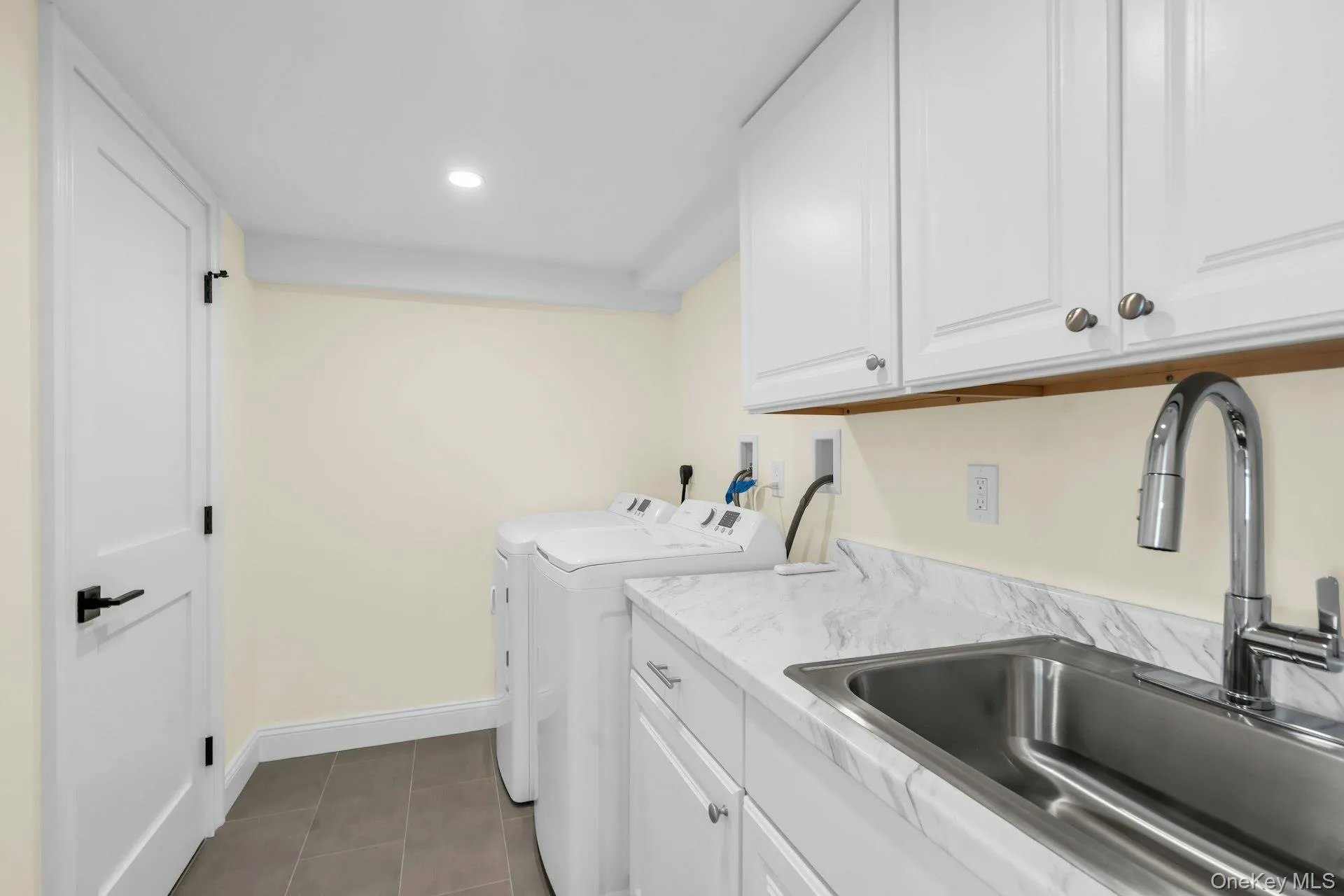 69 Edgewood Road, North Hempstead, NY, 2 Bedrooms Bedrooms, 5 Rooms Rooms,1 BathroomBathrooms,Residential Lease,For Rent,Edgewood,0,1031184 69 Edgewood Road, North Hempstead, NY, 2 Bedrooms Bedrooms, 5 Rooms Rooms,1 BathroomBathrooms,Residential Lease,For Rent,Edgewood,0,1031184