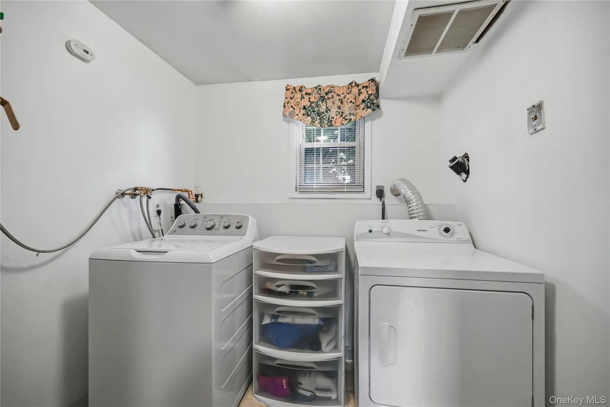 23 Buckingham Place, Blooming Grove, NY, 4 Bedrooms Bedrooms, 8 Rooms Rooms,2 BathroomsBathrooms,Residential,For Rent,Buckingham,0,1031191 23 Buckingham Place, Blooming Grove, NY, 4 Bedrooms Bedrooms, 8 Rooms Rooms,2 BathroomsBathrooms,Residential,For Rent,Buckingham,0,1031191