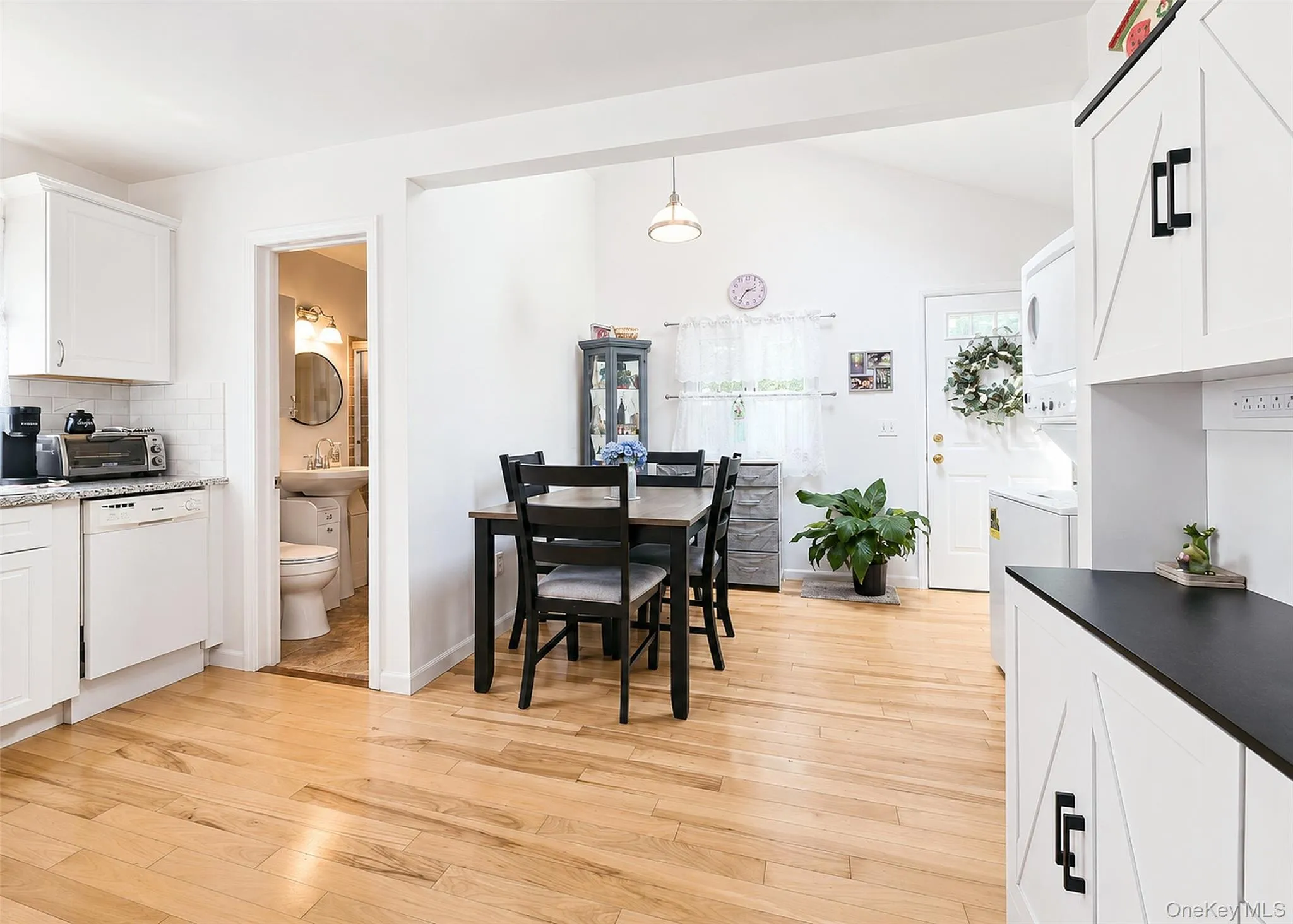 11 Cooke Avenue, Brookhaven, NY, 2 Bedrooms Bedrooms, 4 Rooms Rooms,1 BathroomBathrooms,Residential,For Rent,Cooke,0,1031192 11 Cooke Avenue, Brookhaven, NY, 2 Bedrooms Bedrooms, 4 Rooms Rooms,1 BathroomBathrooms,Residential,For Rent,Cooke,0,1031192