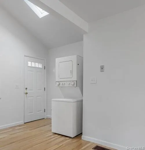 11 Cooke Avenue, Brookhaven, NY, 2 Bedrooms Bedrooms, 4 Rooms Rooms,1 BathroomBathrooms,Residential,For Rent,Cooke,0,1031192 11 Cooke Avenue, Brookhaven, NY, 2 Bedrooms Bedrooms, 4 Rooms Rooms,1 BathroomBathrooms,Residential,For Rent,Cooke,0,1031192