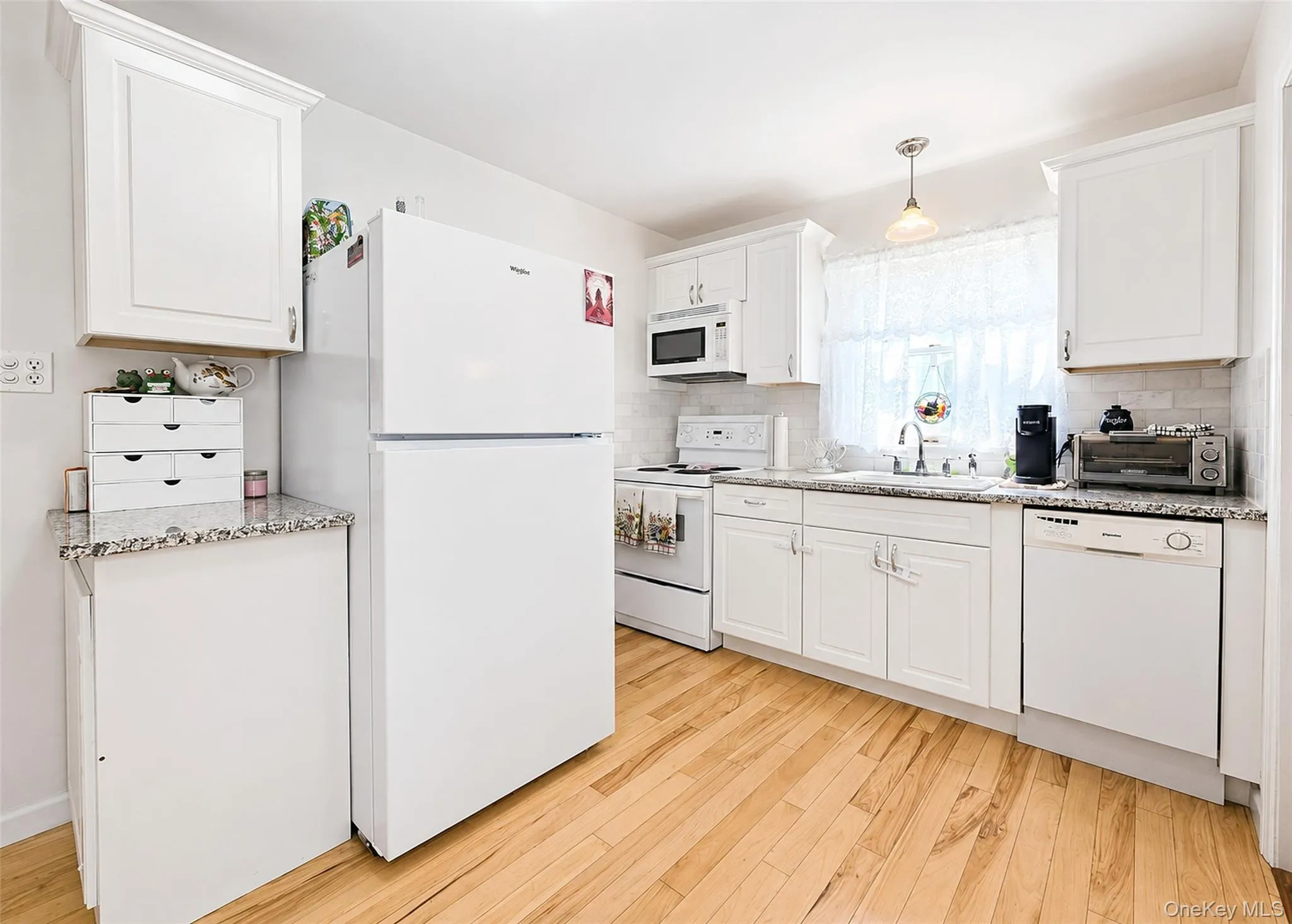 11 Cooke Avenue, Brookhaven, NY, 2 Bedrooms Bedrooms, 4 Rooms Rooms,1 BathroomBathrooms,Residential,For Rent,Cooke,0,1031192 11 Cooke Avenue, Brookhaven, NY, 2 Bedrooms Bedrooms, 4 Rooms Rooms,1 BathroomBathrooms,Residential,For Rent,Cooke,0,1031192