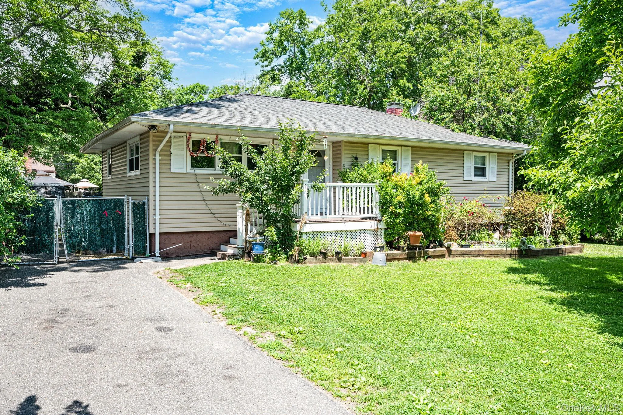 71 Pinewood Drive, Brookhaven, NY, 3 Bedrooms Bedrooms, 8 Rooms Rooms,1 BathroomBathrooms,Residential Lease,For Rent,Pinewood,0,1031194 71 Pinewood Drive, Brookhaven, NY, 3 Bedrooms Bedrooms, 8 Rooms Rooms,1 BathroomBathrooms,Residential Lease,For Rent,Pinewood,0,1031194
