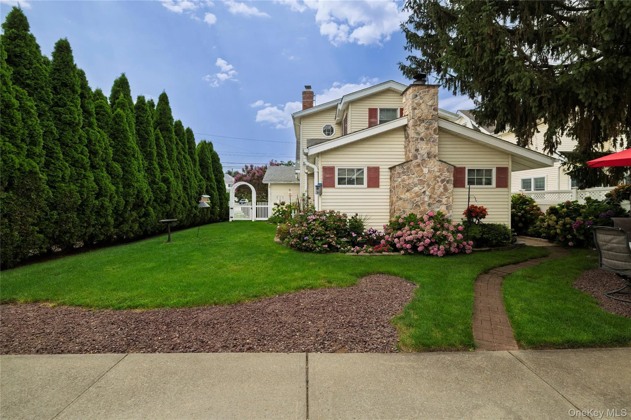 Beautifully Landscaped Yard Beautifully Landscaped Yard