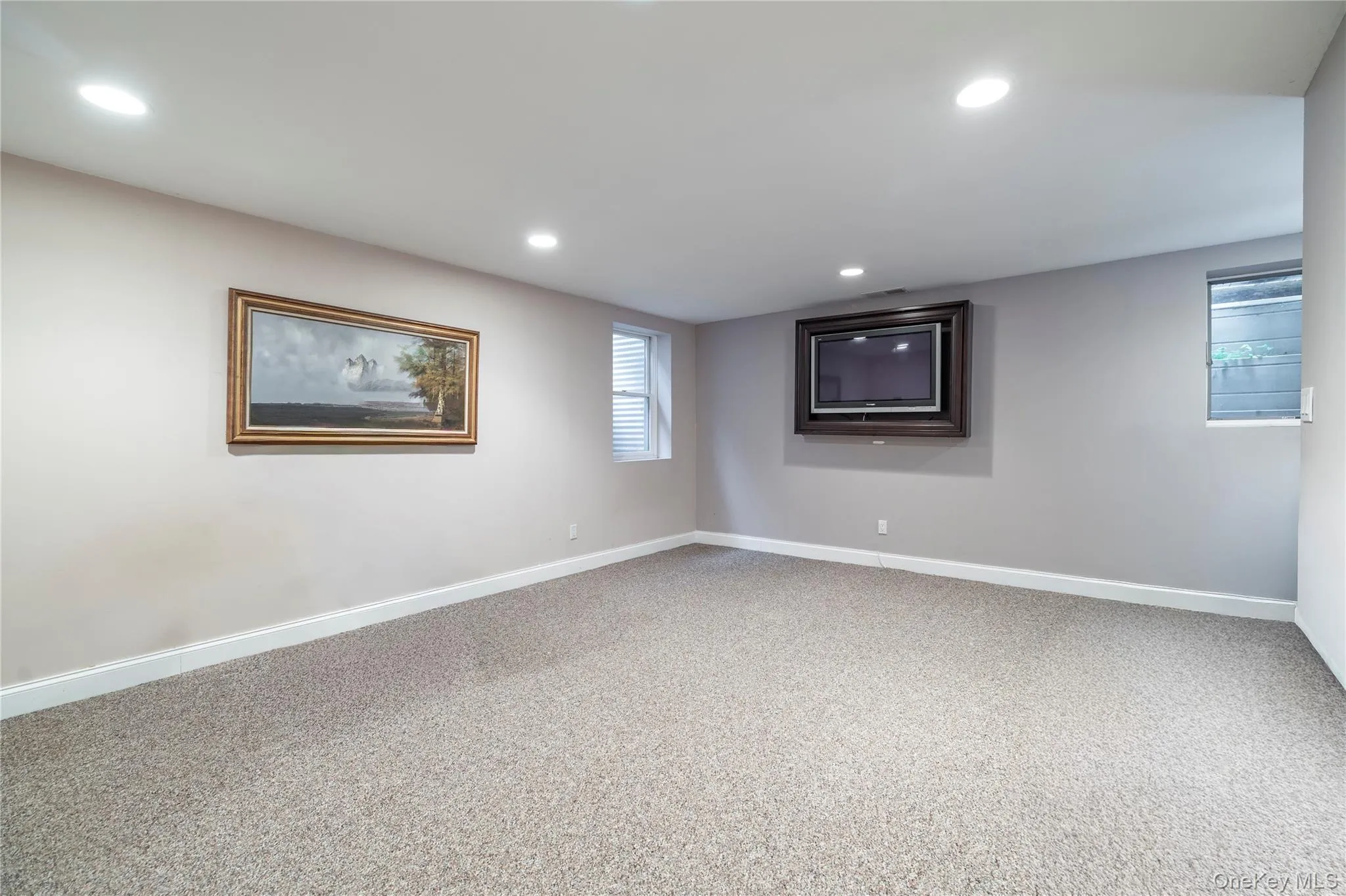 High Ceilings- Bright & Spacious High Ceilings- Bright & Spacious