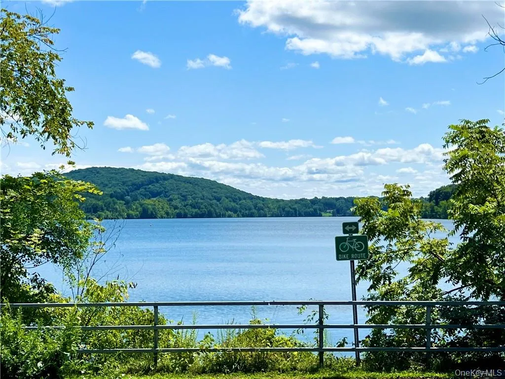 174 East Lake Boulevard, Carmel, NY, 1 Bedroom Bedrooms, 2 Rooms Rooms,1 BathroomBathrooms,Residential Lease,For Rent,East Lake,0,1031197 174 East Lake Boulevard, Carmel, NY, 1 Bedroom Bedrooms, 2 Rooms Rooms,1 BathroomBathrooms,Residential Lease,For Rent,East Lake,0,1031197
