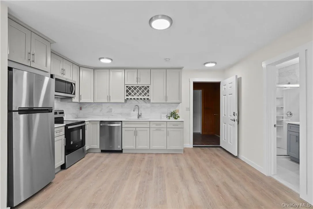 174 East Lake Boulevard, Carmel, NY, 1 Bedroom Bedrooms, 2 Rooms Rooms,1 BathroomBathrooms,Residential Lease,For Rent,East Lake,0,1031197 174 East Lake Boulevard, Carmel, NY, 1 Bedroom Bedrooms, 2 Rooms Rooms,1 BathroomBathrooms,Residential Lease,For Rent,East Lake,0,1031197