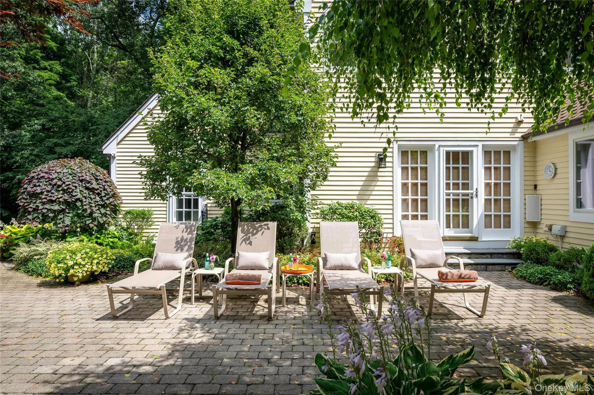 View looking back to the family room door. Easy access to additional outdoor seating poolside. View looking back to the family room door. Easy access to additional outdoor seating poolside.