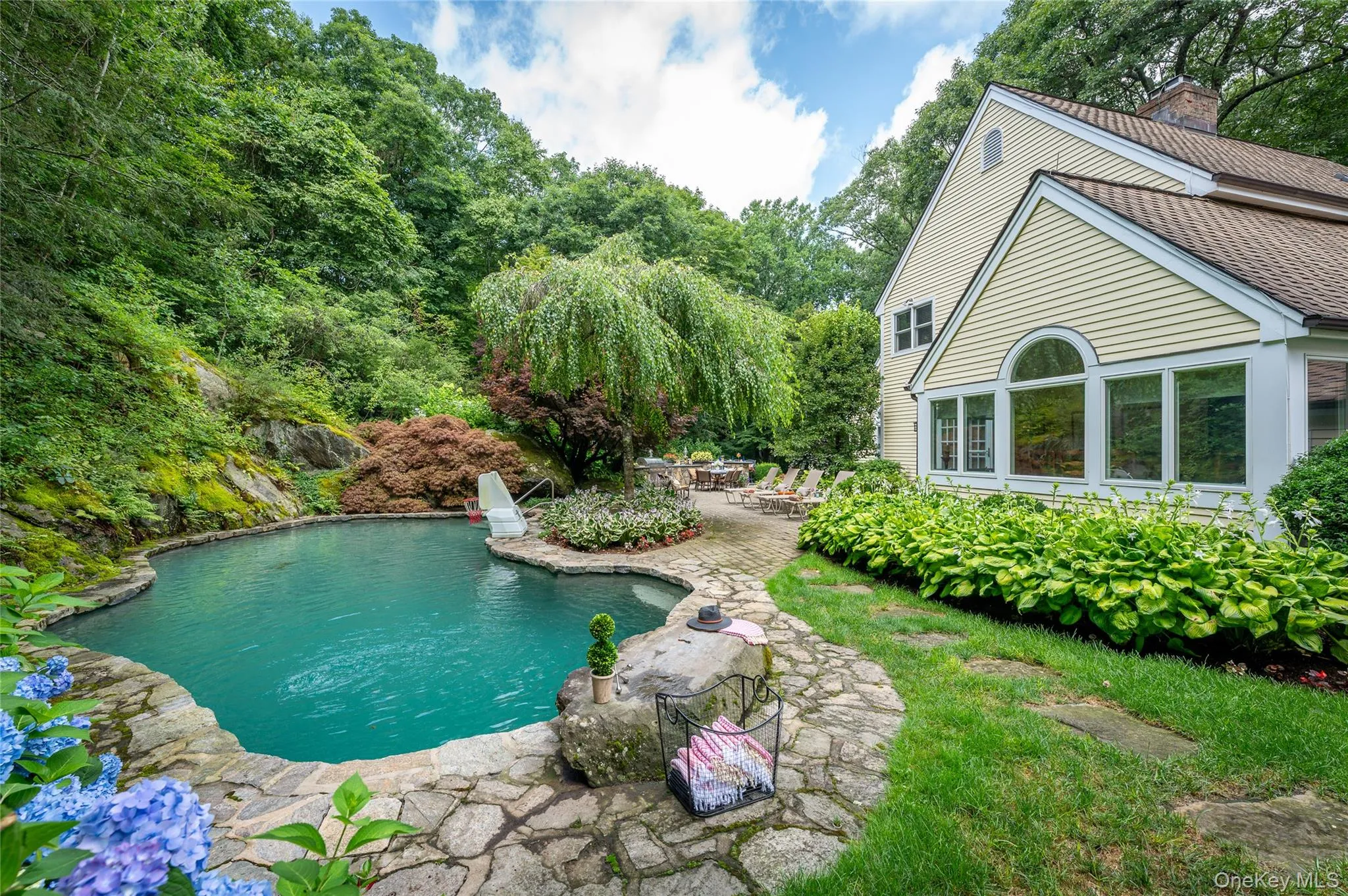 Freeform shaped pool in rear can be viewed from the solarium room. Freeform shaped pool in rear can be viewed from the solarium room.