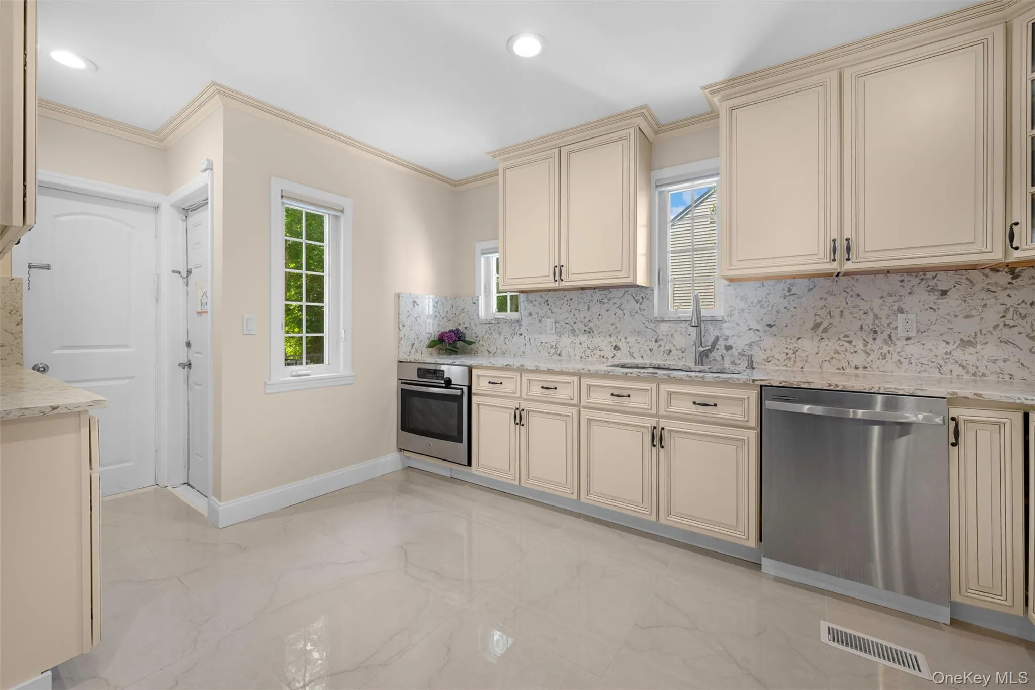 6 Brookbridge Road, North Hempstead, NY, 3 Bedrooms Bedrooms, 9 Rooms Rooms,2 BathroomsBathrooms,Residential,For Rent,Brookbridge,0,1031199 6 Brookbridge Road, North Hempstead, NY, 3 Bedrooms Bedrooms, 9 Rooms Rooms,2 BathroomsBathrooms,Residential,For Rent,Brookbridge,0,1031199