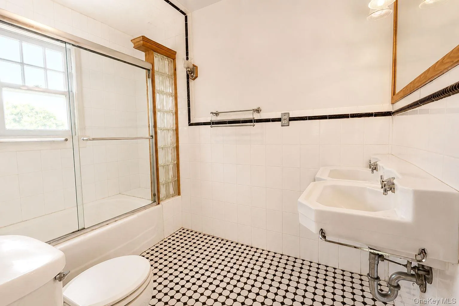 upper level full bath upper level full bath