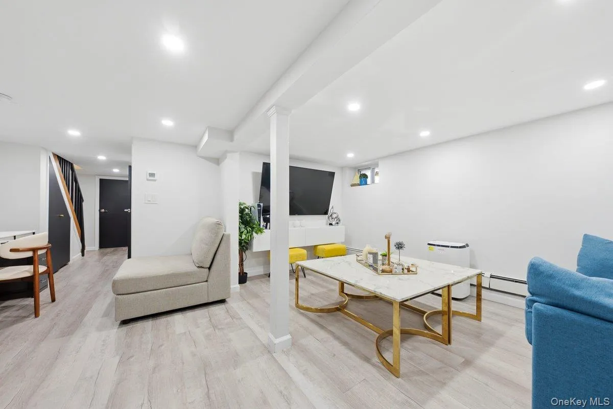 123 Briggs Avenue, Yonkers, NY, 3 Bedrooms Bedrooms, 11 Rooms Rooms,3 BathroomsBathrooms,Residential,For Rent,Briggs,0,1031211 123 Briggs Avenue, Yonkers, NY, 3 Bedrooms Bedrooms, 11 Rooms Rooms,3 BathroomsBathrooms,Residential,For Rent,Briggs,0,1031211