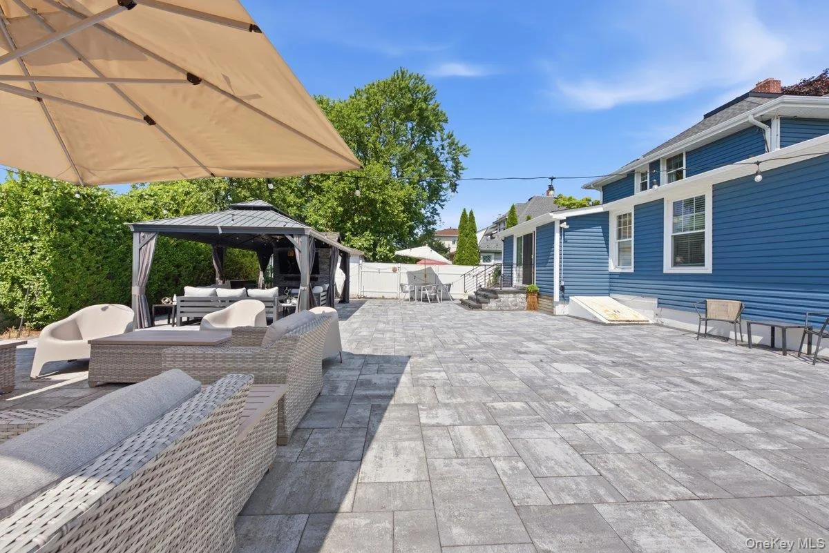 123 Briggs Avenue, Yonkers, NY, 3 Bedrooms Bedrooms, 11 Rooms Rooms,3 BathroomsBathrooms,Residential,For Rent,Briggs,0,1031211 123 Briggs Avenue, Yonkers, NY, 3 Bedrooms Bedrooms, 11 Rooms Rooms,3 BathroomsBathrooms,Residential,For Rent,Briggs,0,1031211