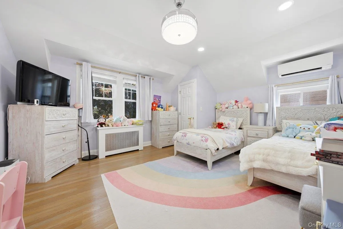 123 Briggs Avenue, Yonkers, NY, 3 Bedrooms Bedrooms, 11 Rooms Rooms,3 BathroomsBathrooms,Residential,For Rent,Briggs,0,1031211 123 Briggs Avenue, Yonkers, NY, 3 Bedrooms Bedrooms, 11 Rooms Rooms,3 BathroomsBathrooms,Residential,For Rent,Briggs,0,1031211