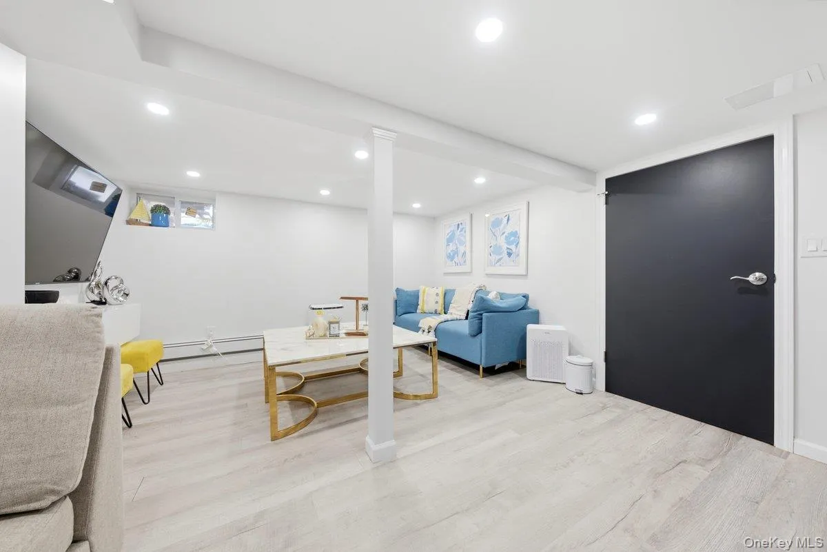 123 Briggs Avenue, Yonkers, NY, 3 Bedrooms Bedrooms, 11 Rooms Rooms,3 BathroomsBathrooms,Residential,For Rent,Briggs,0,1031211 123 Briggs Avenue, Yonkers, NY, 3 Bedrooms Bedrooms, 11 Rooms Rooms,3 BathroomsBathrooms,Residential,For Rent,Briggs,0,1031211