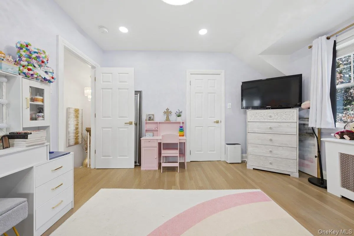 123 Briggs Avenue, Yonkers, NY, 3 Bedrooms Bedrooms, 11 Rooms Rooms,3 BathroomsBathrooms,Residential,For Rent,Briggs,0,1031211 123 Briggs Avenue, Yonkers, NY, 3 Bedrooms Bedrooms, 11 Rooms Rooms,3 BathroomsBathrooms,Residential,For Rent,Briggs,0,1031211