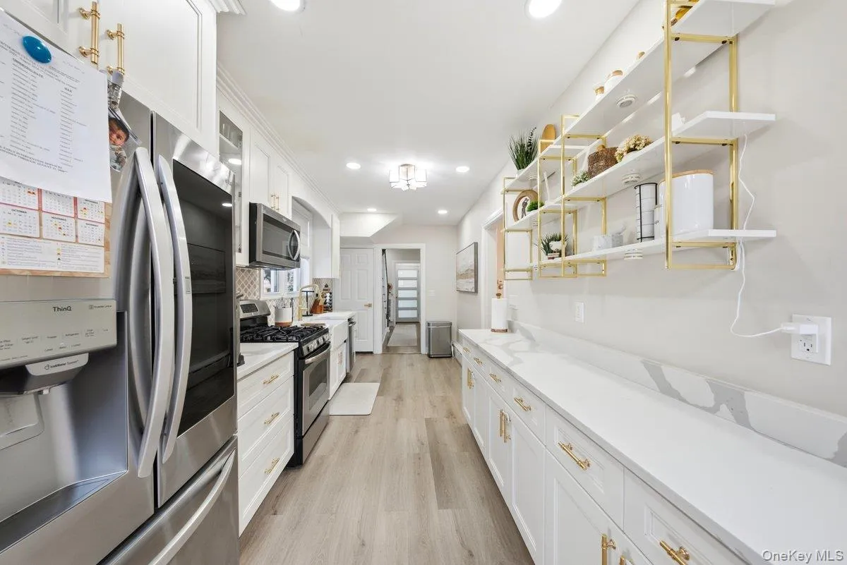 123 Briggs Avenue, Yonkers, NY, 3 Bedrooms Bedrooms, 11 Rooms Rooms,3 BathroomsBathrooms,Residential,For Rent,Briggs,0,1031211 123 Briggs Avenue, Yonkers, NY, 3 Bedrooms Bedrooms, 11 Rooms Rooms,3 BathroomsBathrooms,Residential,For Rent,Briggs,0,1031211