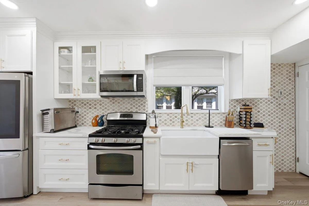 123 Briggs Avenue, Yonkers, NY, 3 Bedrooms Bedrooms, 11 Rooms Rooms,3 BathroomsBathrooms,Residential,For Rent,Briggs,0,1031211 123 Briggs Avenue, Yonkers, NY, 3 Bedrooms Bedrooms, 11 Rooms Rooms,3 BathroomsBathrooms,Residential,For Rent,Briggs,0,1031211