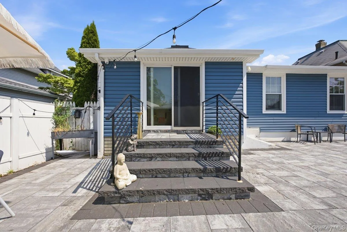 123 Briggs Avenue, Yonkers, NY, 3 Bedrooms Bedrooms, 11 Rooms Rooms,3 BathroomsBathrooms,Residential,For Rent,Briggs,0,1031211 123 Briggs Avenue, Yonkers, NY, 3 Bedrooms Bedrooms, 11 Rooms Rooms,3 BathroomsBathrooms,Residential,For Rent,Briggs,0,1031211