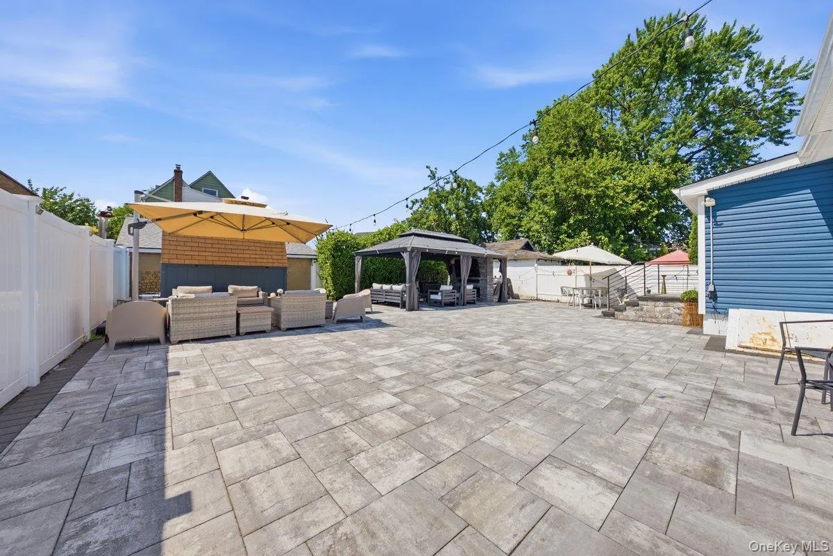 123 Briggs Avenue, Yonkers, NY, 3 Bedrooms Bedrooms, 11 Rooms Rooms,3 BathroomsBathrooms,Residential,For Rent,Briggs,0,1031211 123 Briggs Avenue, Yonkers, NY, 3 Bedrooms Bedrooms, 11 Rooms Rooms,3 BathroomsBathrooms,Residential,For Rent,Briggs,0,1031211
