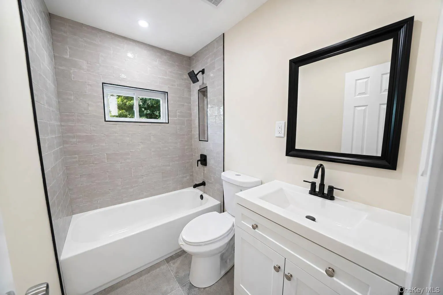 948 Walker Street, Brookhaven, NY, 3 Bedrooms Bedrooms, 5 Rooms Rooms,1 BathroomBathrooms,Residential,For Rent,Walker,0,1031221 948 Walker Street, Brookhaven, NY, 3 Bedrooms Bedrooms, 5 Rooms Rooms,1 BathroomBathrooms,Residential,For Rent,Walker,0,1031221