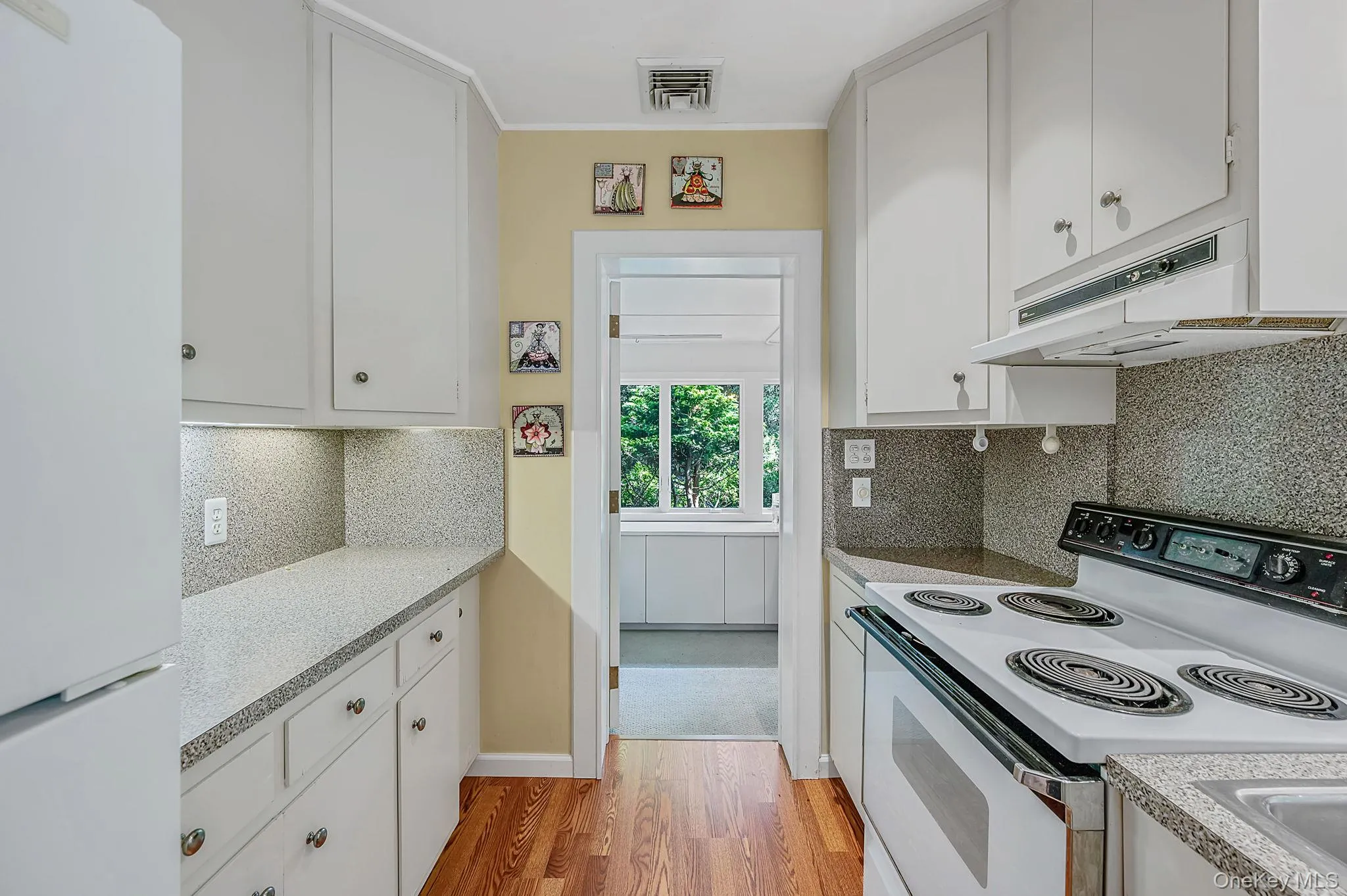 90 Locust Lane, Huntington, NY, 2 Bedrooms Bedrooms, 5 Rooms Rooms,1 BathroomBathrooms,Residential,For Rent,Locust,0,1031236 90 Locust Lane, Huntington, NY, 2 Bedrooms Bedrooms, 5 Rooms Rooms,1 BathroomBathrooms,Residential,For Rent,Locust,0,1031236