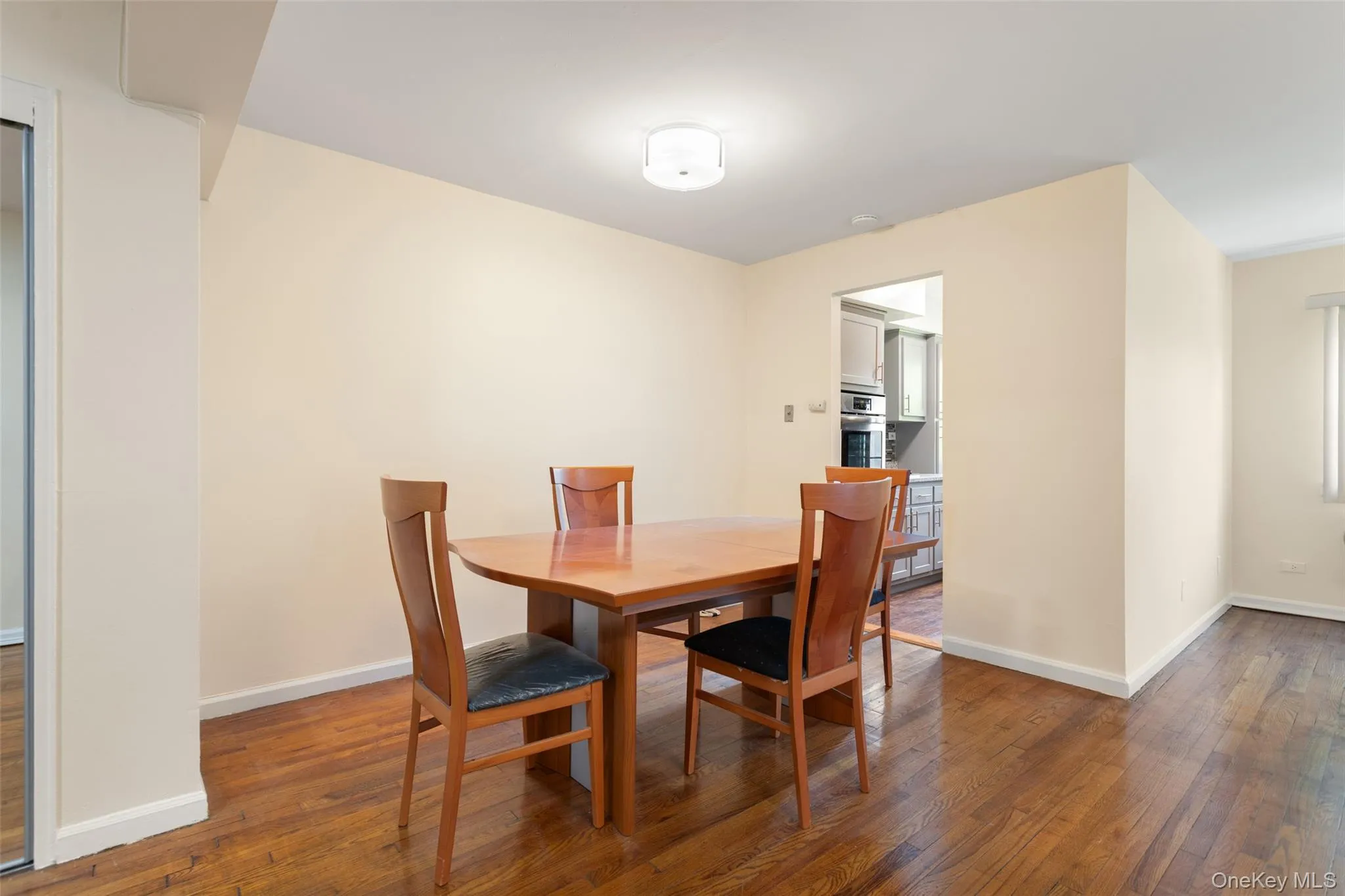 1910 Pelham Parkway, New York, NY, 2 Bedrooms Bedrooms, 4 Rooms Rooms,1 BathroomBathrooms,Residential,For Rent,Pelham,0,1031240 1910 Pelham Parkway, New York, NY, 2 Bedrooms Bedrooms, 4 Rooms Rooms,1 BathroomBathrooms,Residential,For Rent,Pelham,0,1031240