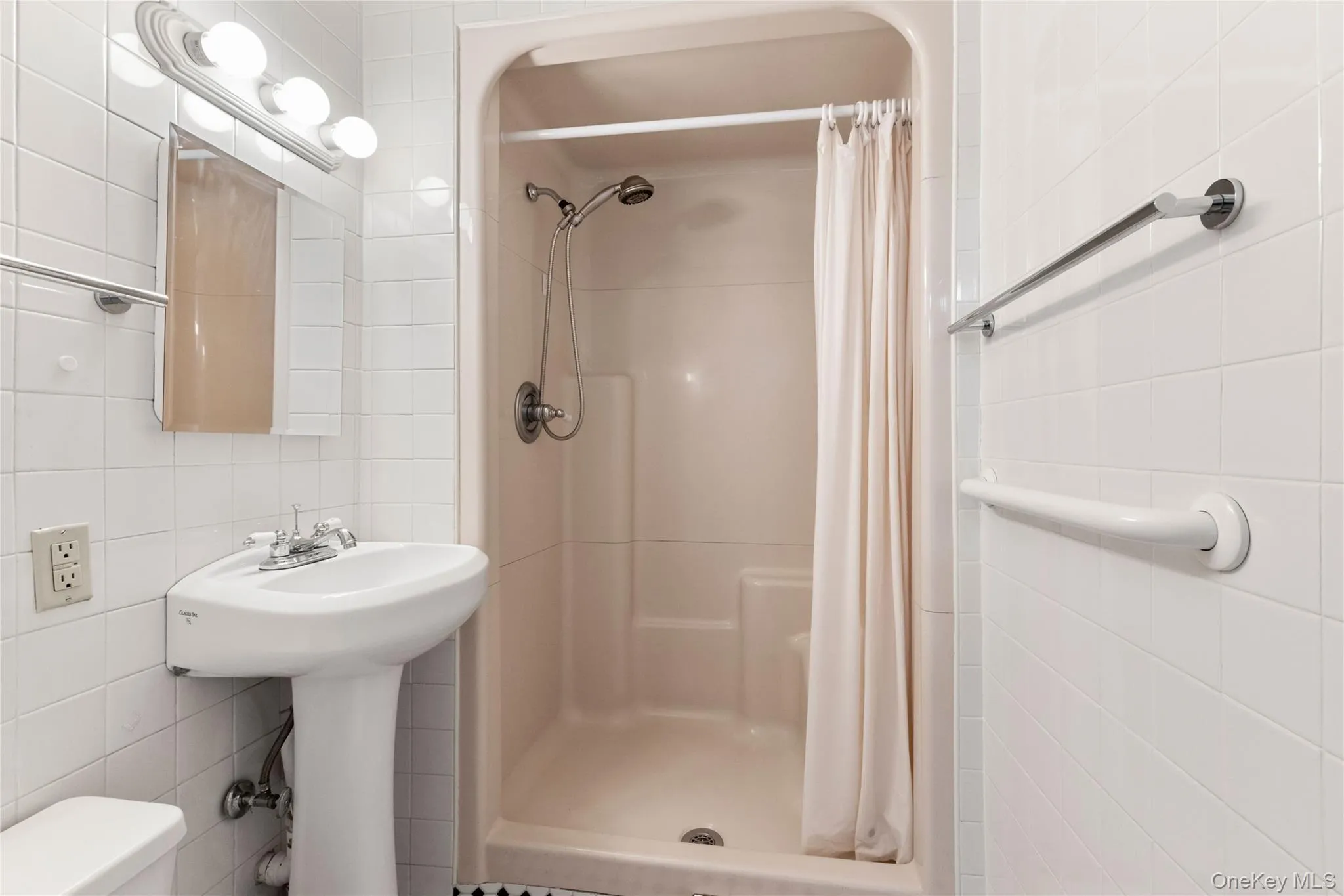 42-55 Colden Street, New York, NY, 3 Rooms Rooms,1 BathroomBathrooms,Residential,For Rent,Colden,0,1031249 42-55 Colden Street, New York, NY, 3 Rooms Rooms,1 BathroomBathrooms,Residential,For Rent,Colden,0,1031249