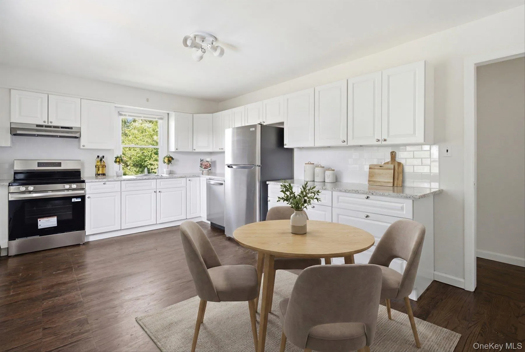 Virtually Staged Eat in Kitchen Virtually Staged Eat in Kitchen
