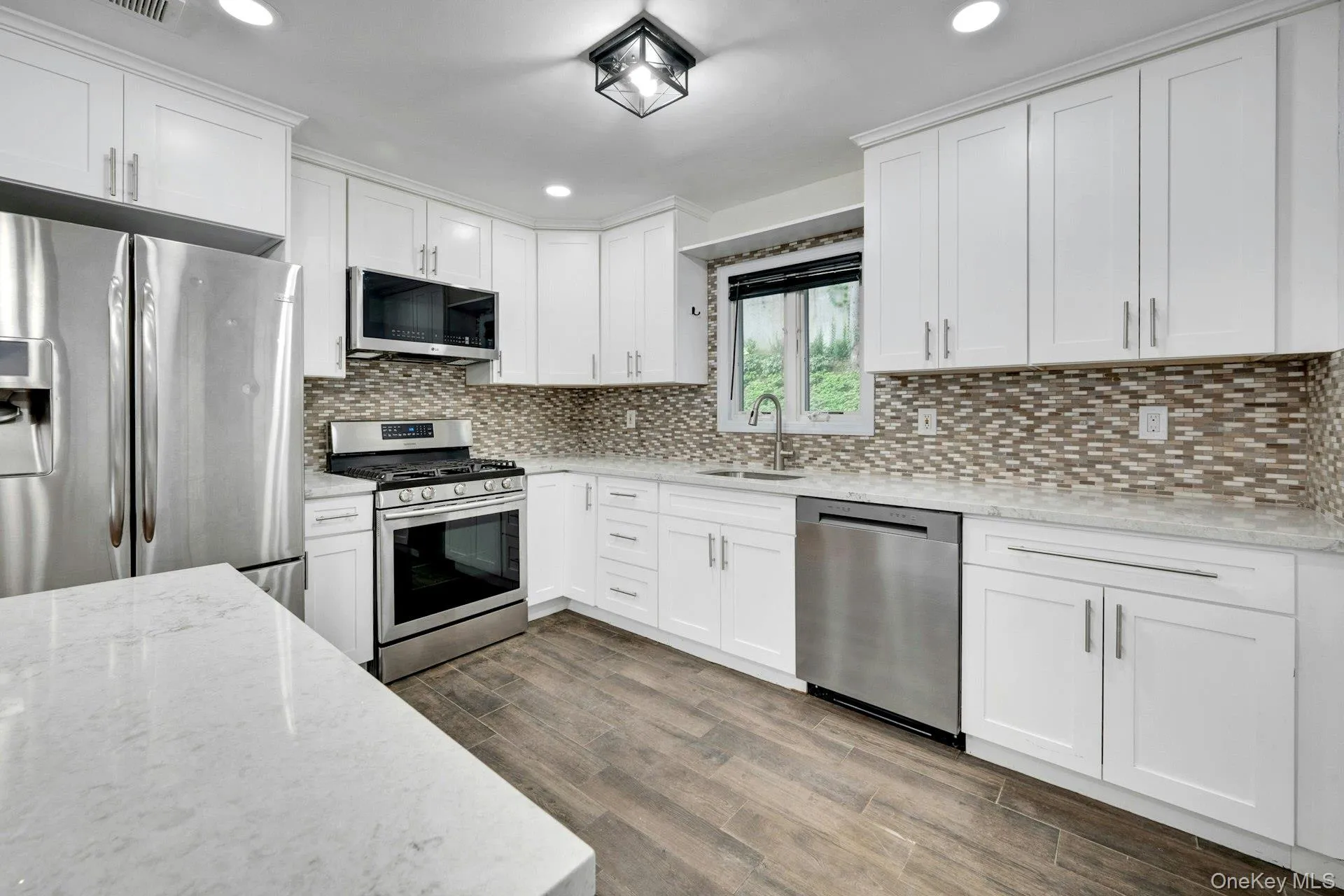 186 Midland Avenue, Eastchester, NY, 3 Bedrooms Bedrooms, 6 Rooms Rooms,2 BathroomsBathrooms,Residential Lease,For Rent,Midland,0,1031265 186 Midland Avenue, Eastchester, NY, 3 Bedrooms Bedrooms, 6 Rooms Rooms,2 BathroomsBathrooms,Residential Lease,For Rent,Midland,0,1031265