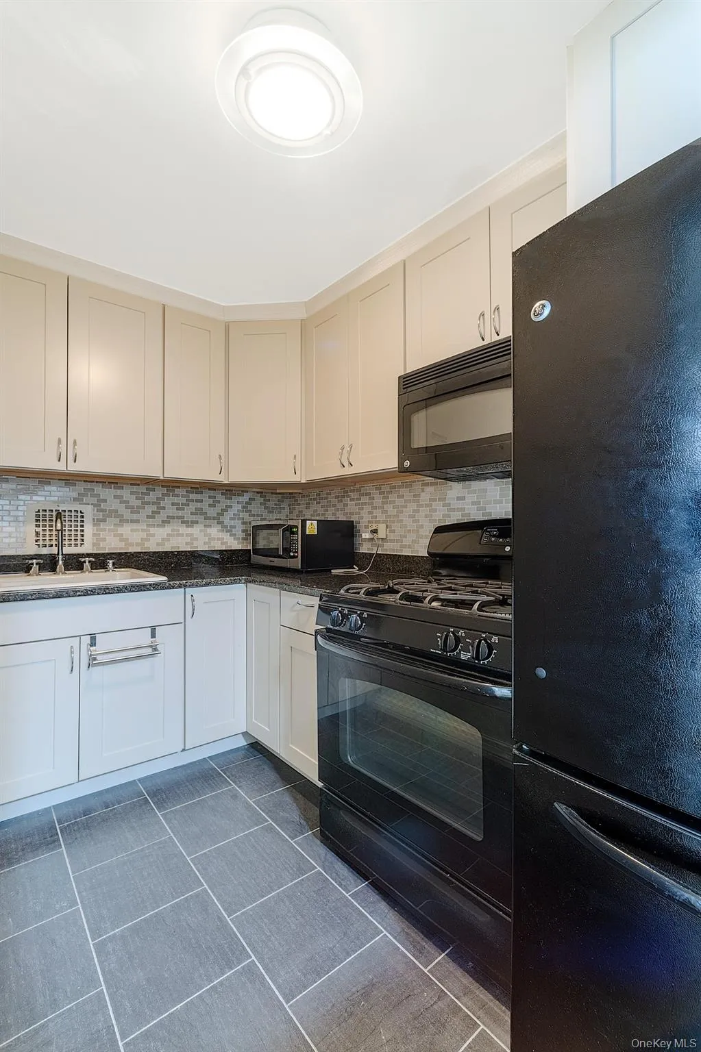 1215 Avenue M Avenue, New York, NY, 1 Bedroom Bedrooms, 3 Rooms Rooms,1 BathroomBathrooms,Residential,For Rent,Avenue M,0,1031276 1215 Avenue M Avenue, New York, NY, 1 Bedroom Bedrooms, 3 Rooms Rooms,1 BathroomBathrooms,Residential,For Rent,Avenue M,0,1031276