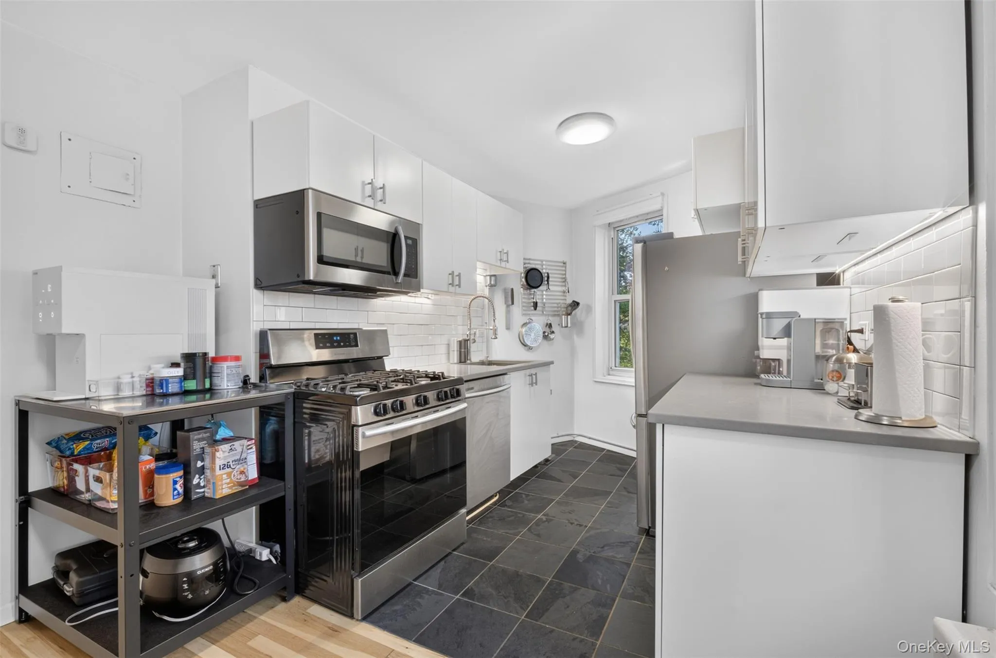 241-20 Northern Blvd, New York, NY, 1 Bedroom Bedrooms, 4 Rooms Rooms,1 BathroomBathrooms,Residential,For Rent,Northern Blvd,0,1031282 241-20 Northern Blvd, New York, NY, 1 Bedroom Bedrooms, 4 Rooms Rooms,1 BathroomBathrooms,Residential,For Rent,Northern Blvd,0,1031282