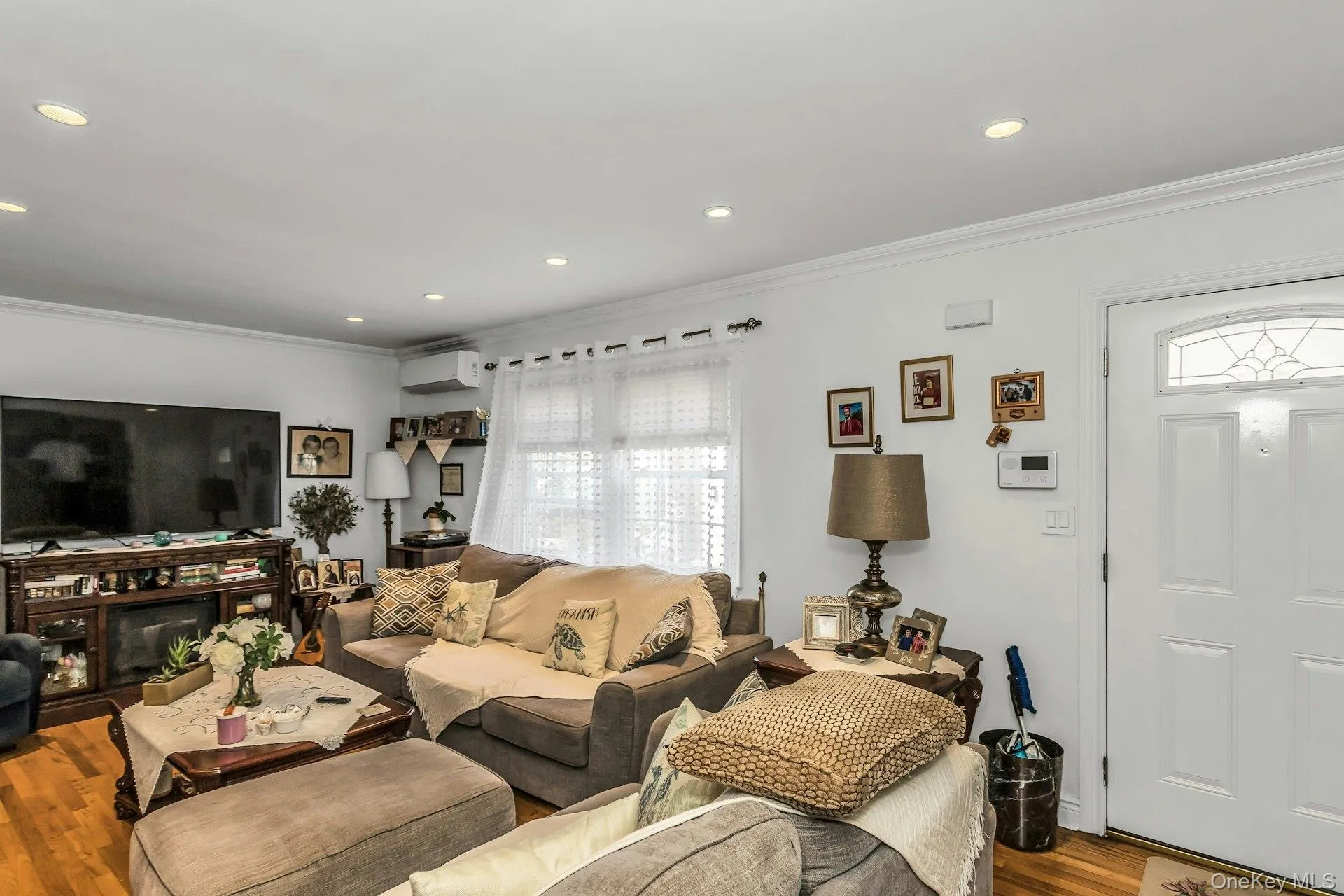 53 Carnation Avenue, Hempstead, NY, 2 Bedrooms Bedrooms, 7 Rooms Rooms,1 BathroomBathrooms,Residential Lease,For Rent,Carnation,0,1031296 53 Carnation Avenue, Hempstead, NY, 2 Bedrooms Bedrooms, 7 Rooms Rooms,1 BathroomBathrooms,Residential Lease,For Rent,Carnation,0,1031296